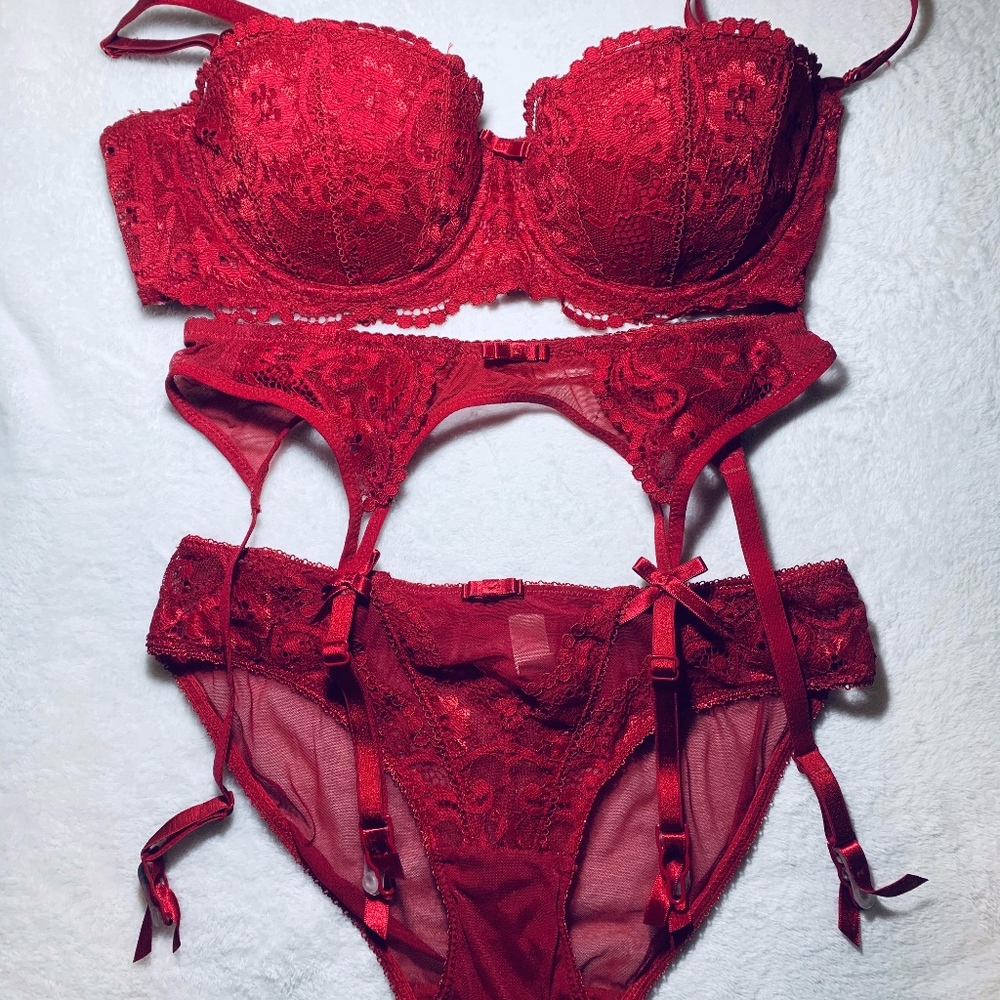 Lace bra, panty and garter belt set